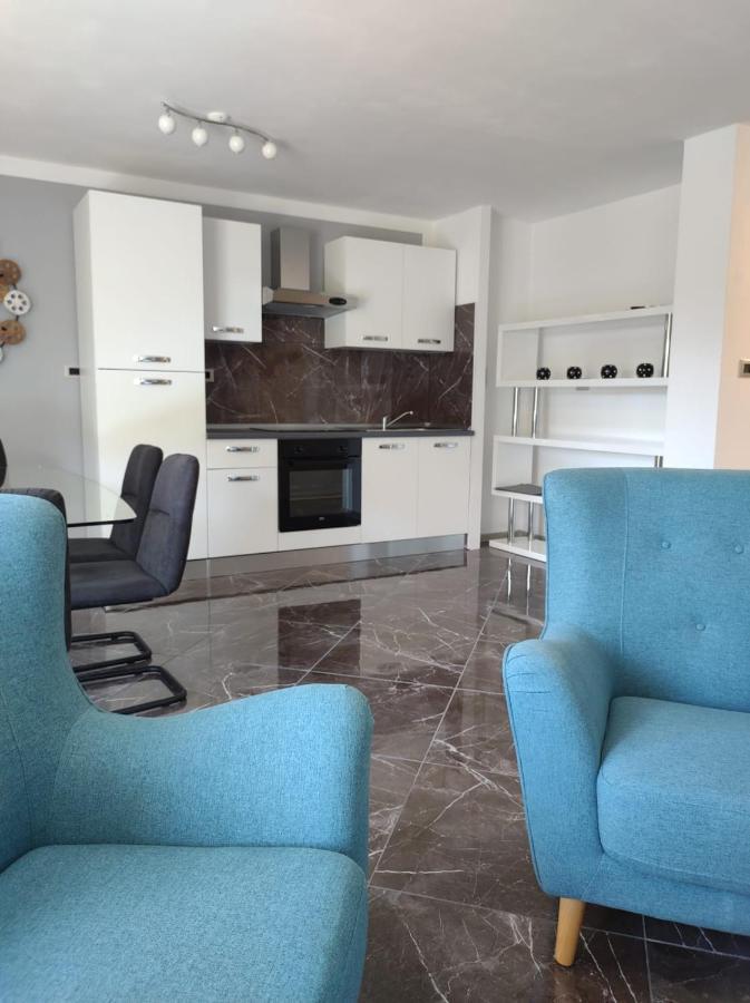 Modern Apartment Ana Rovigno Esterno foto