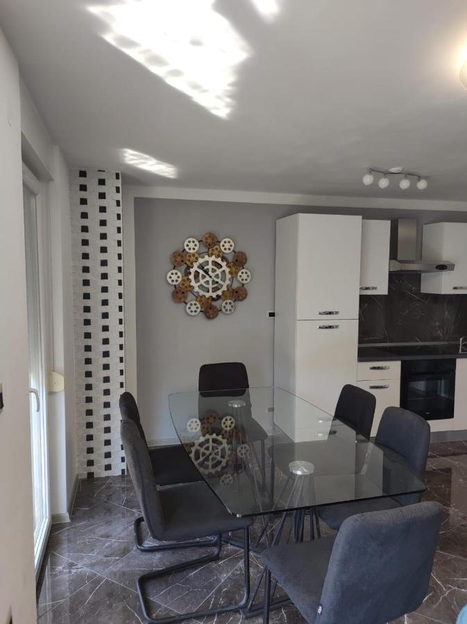 Modern Apartment Ana Rovigno Esterno foto