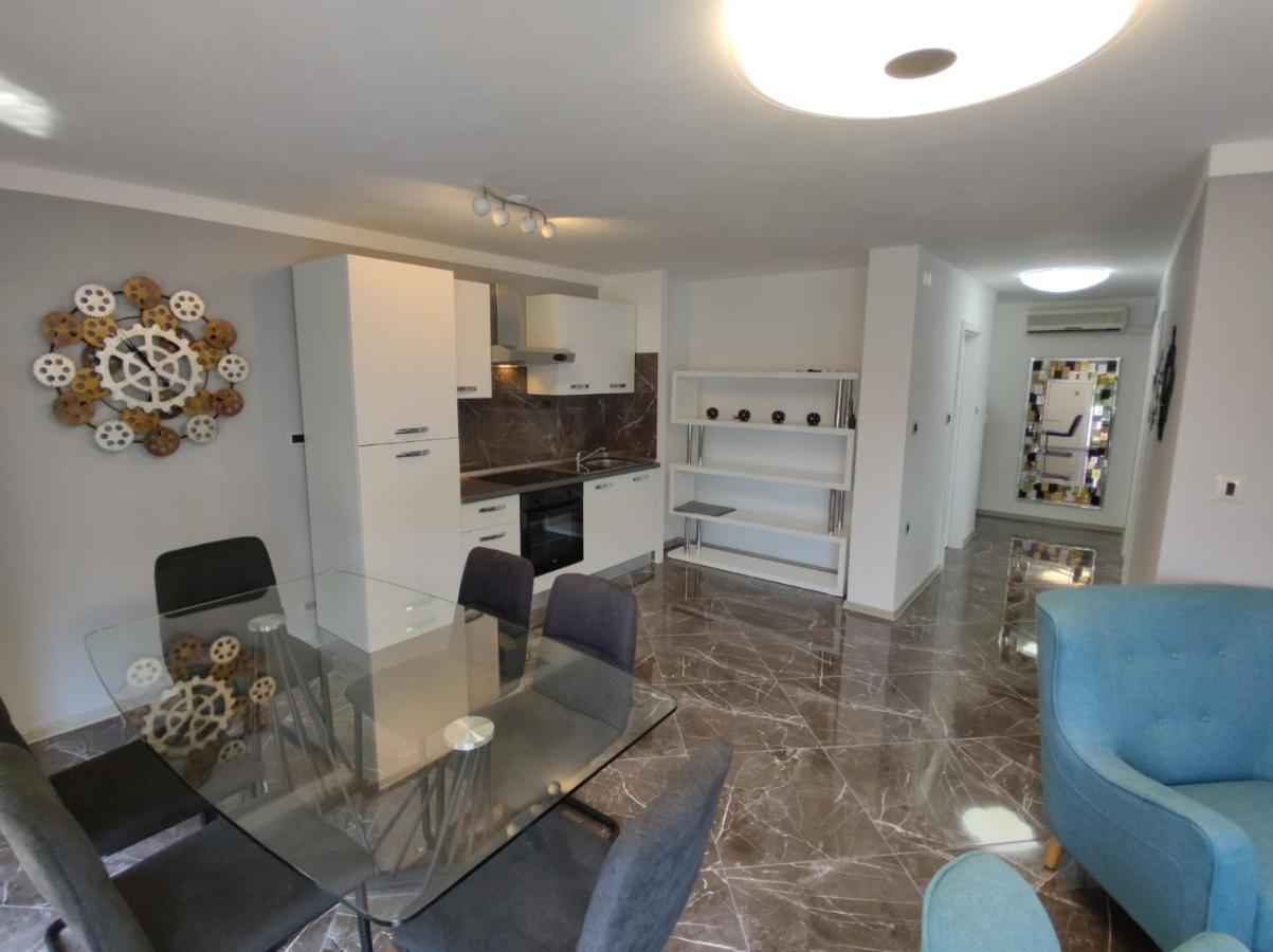 Modern Apartment Ana Rovigno Esterno foto