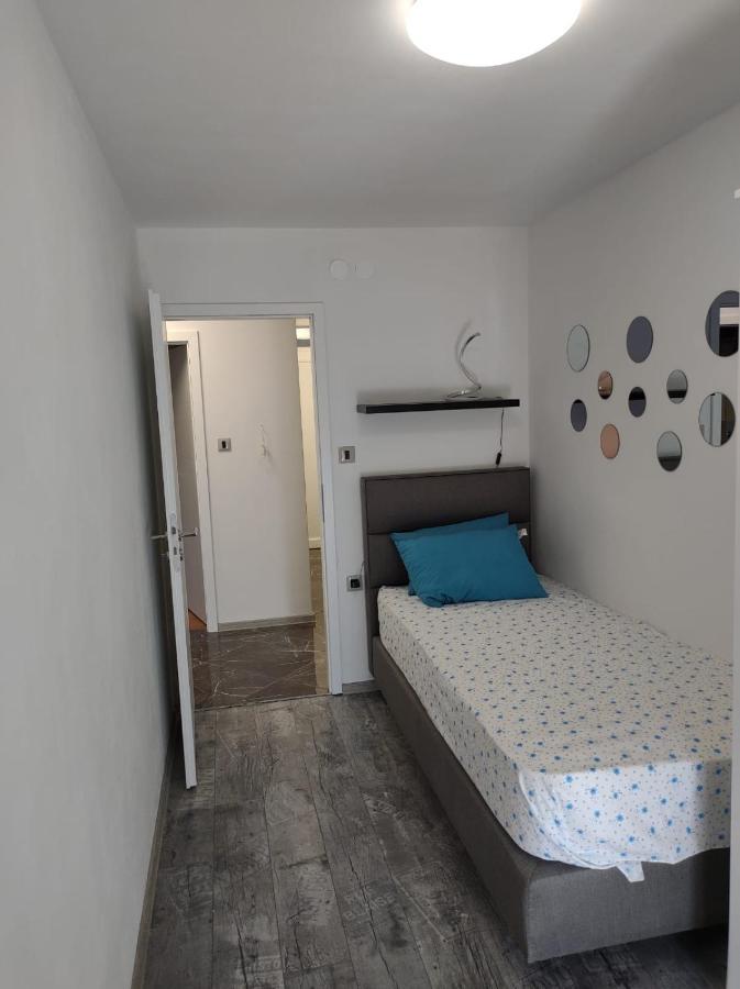 Modern Apartment Ana Rovigno Esterno foto