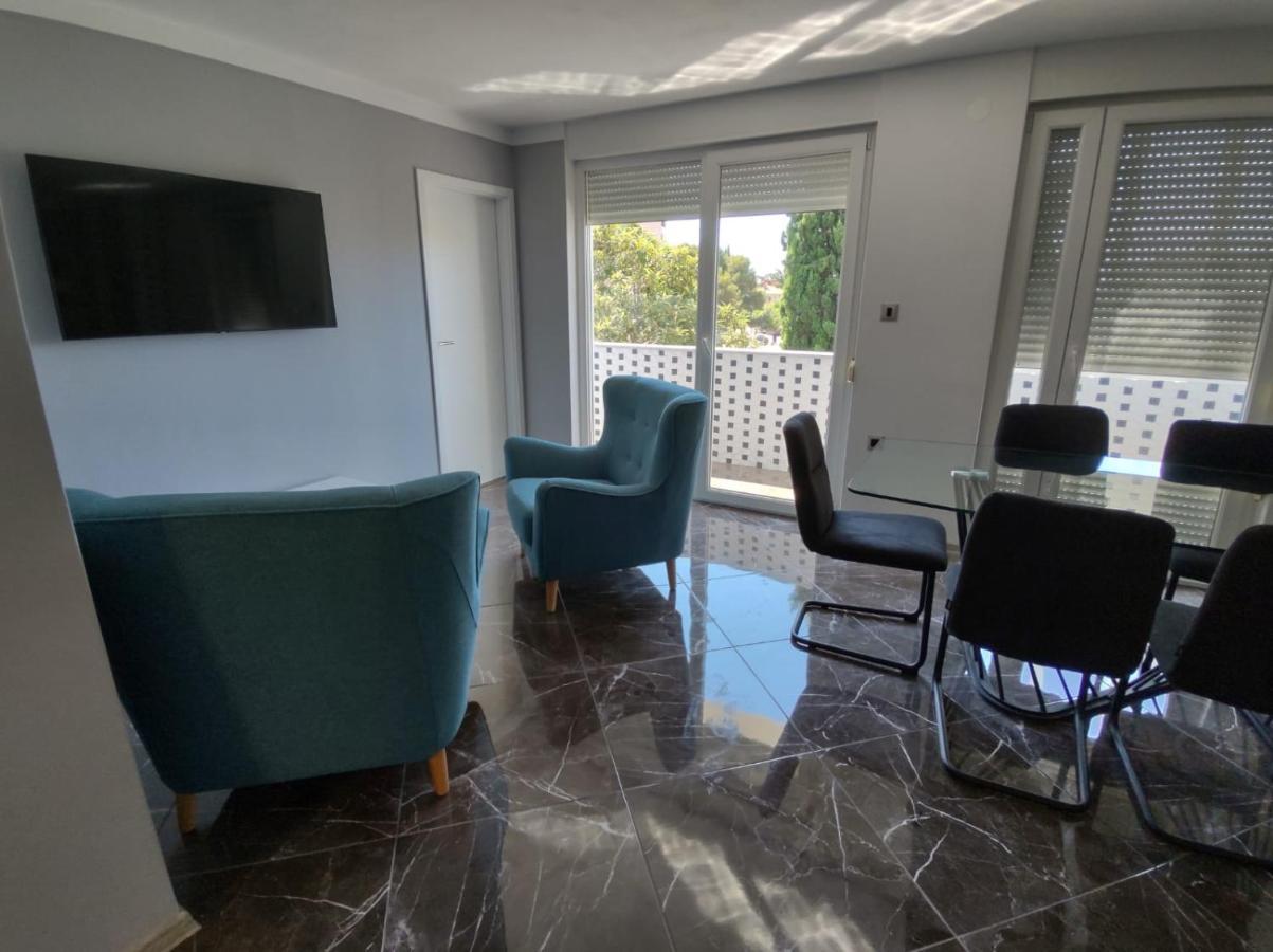 Modern Apartment Ana Rovigno Esterno foto