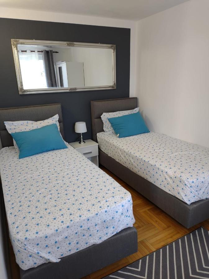 Modern Apartment Ana Rovigno Esterno foto