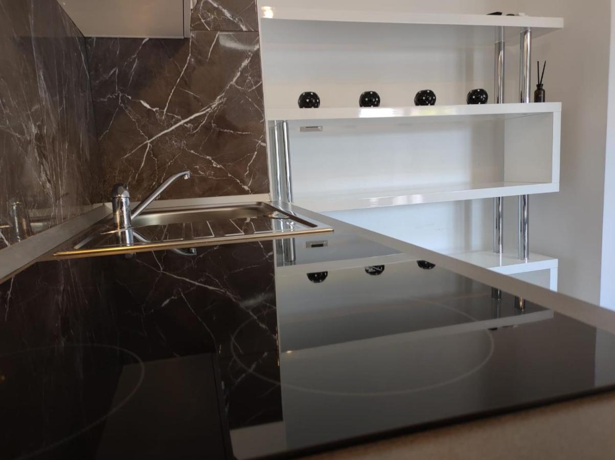 Modern Apartment Ana Rovigno Esterno foto