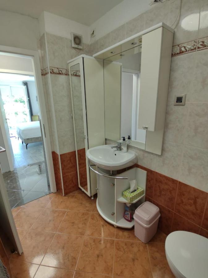 Modern Apartment Ana Rovigno Esterno foto