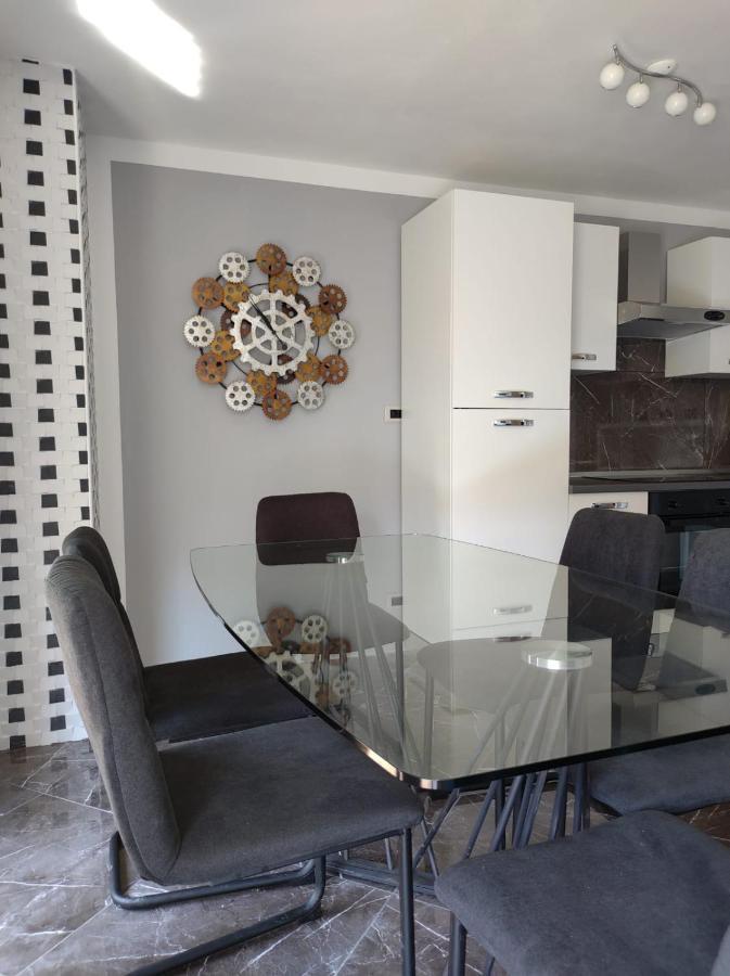 Modern Apartment Ana Rovigno Esterno foto