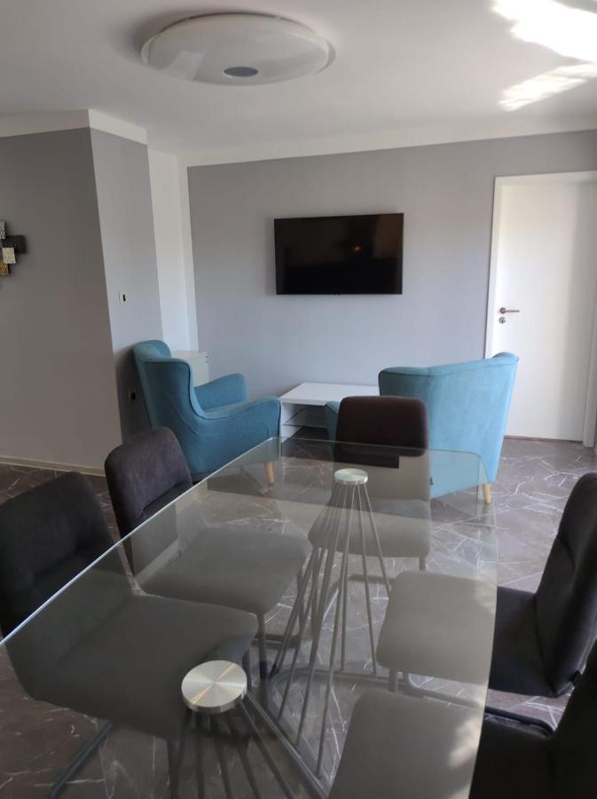 Modern Apartment Ana Rovigno Esterno foto