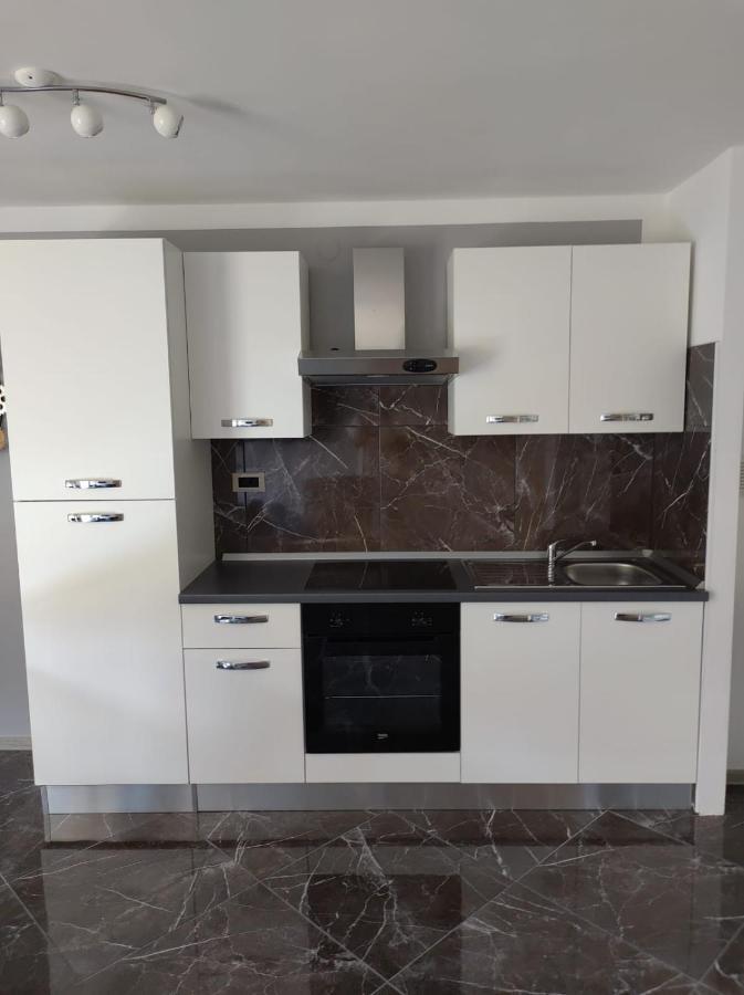 Modern Apartment Ana Rovigno Esterno foto