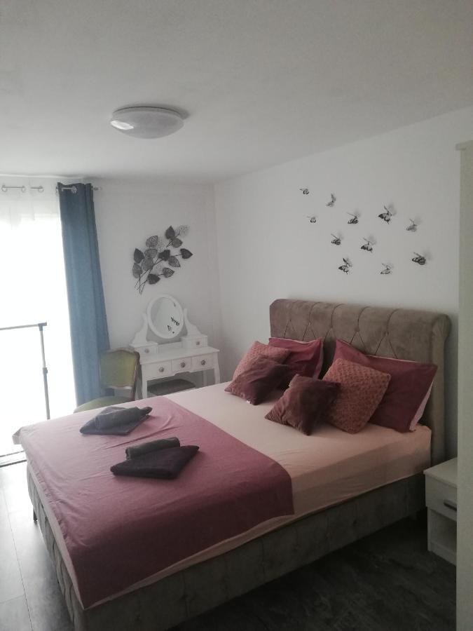 Modern Apartment Ana Rovigno Esterno foto